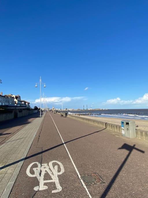 The Beach Suite - Top Floor With Easy Invest Lowestoft Kültér fotó